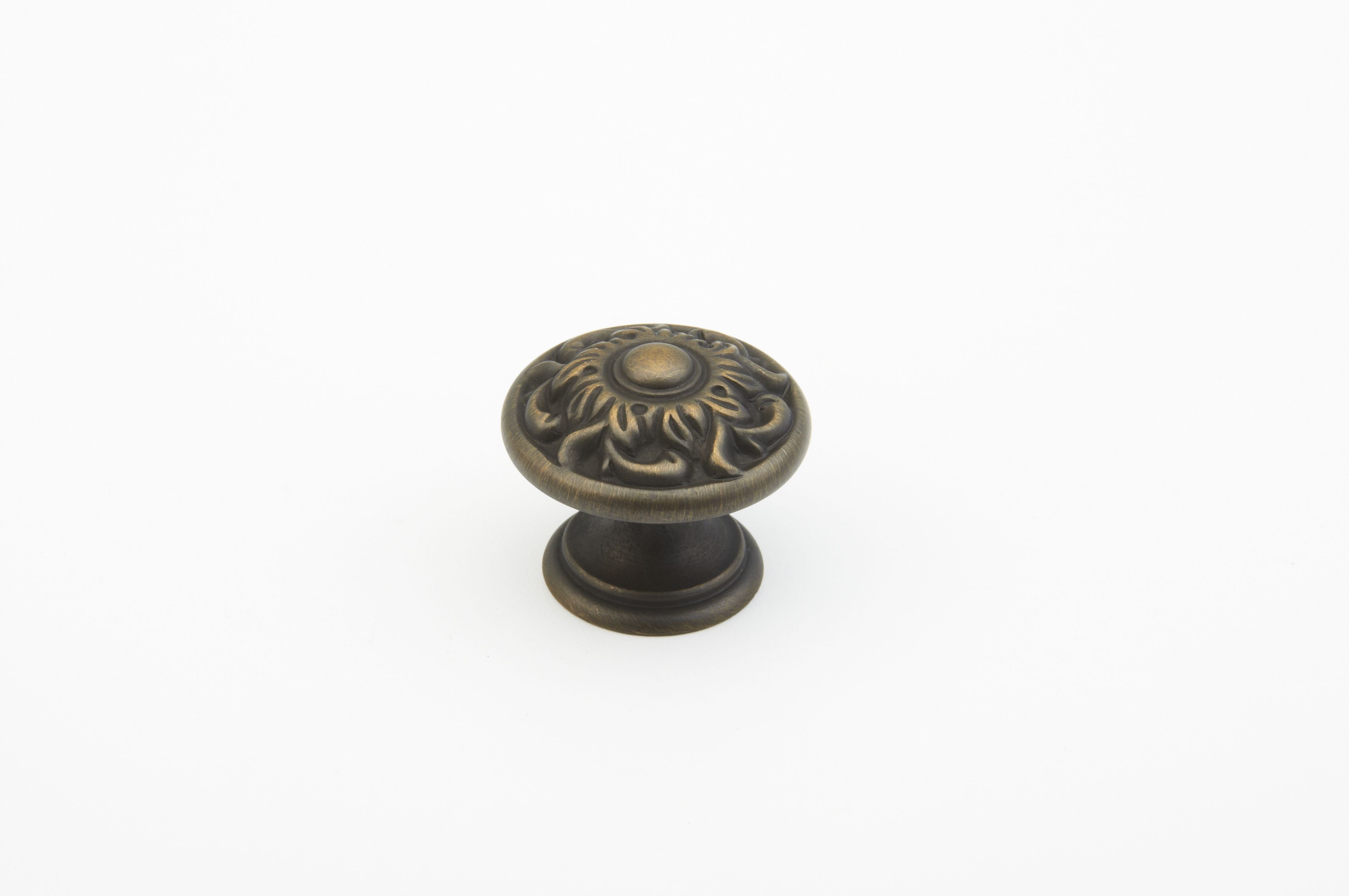 Schaub 870-RB 1-3/8" Corinthian Cabinet Knob Redington Brass Finish Main image