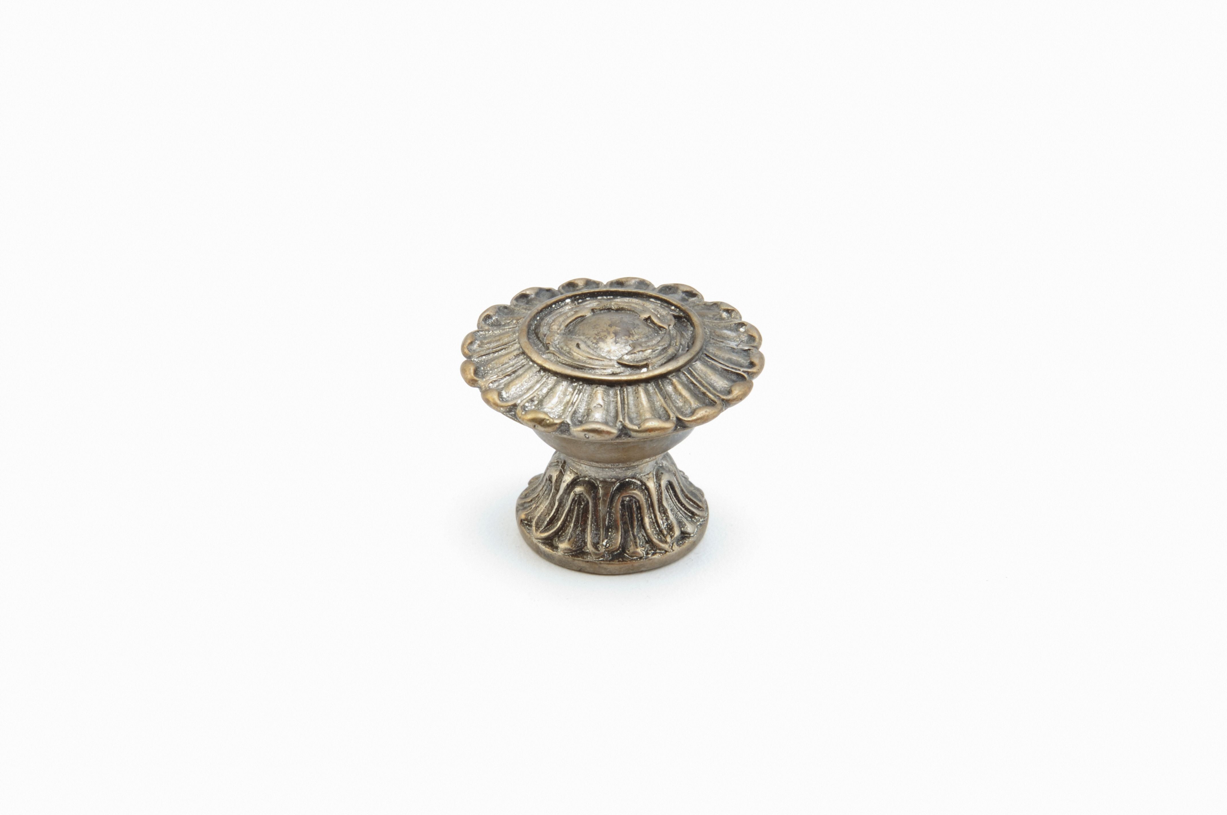 Schaub 937-MSL 1-1/2" French Court Cabinet Knob Monticello Silver Finish Main image